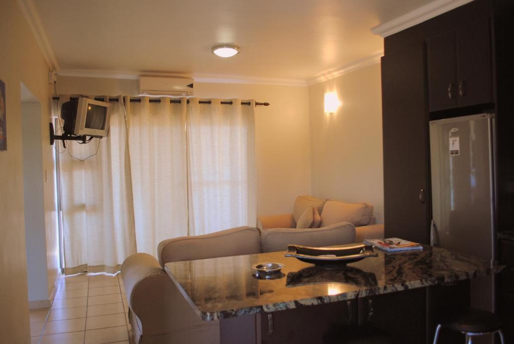Palm Valley Inn And Day Spa Хартбееспоорт Екстериор снимка