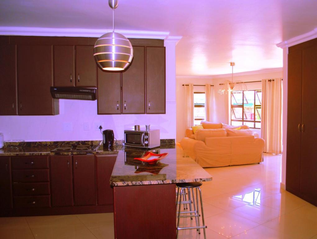 Palm Valley Inn And Day Spa Хартбееспоорт Екстериор снимка