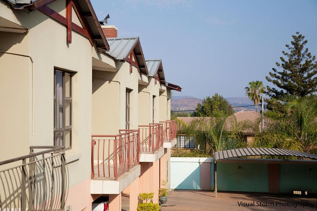 Palm Valley Inn And Day Spa Хартбееспоорт Екстериор снимка