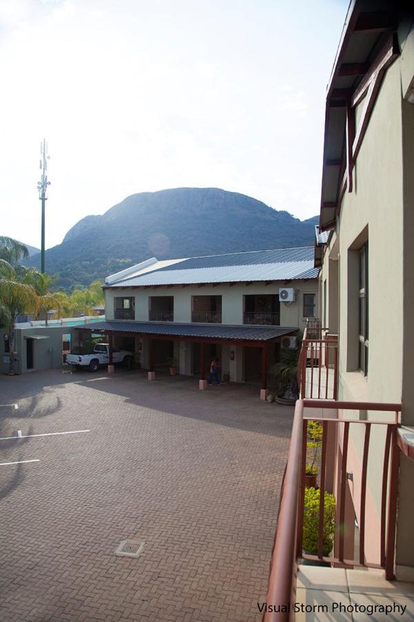 Palm Valley Inn And Day Spa Хартбееспоорт Екстериор снимка