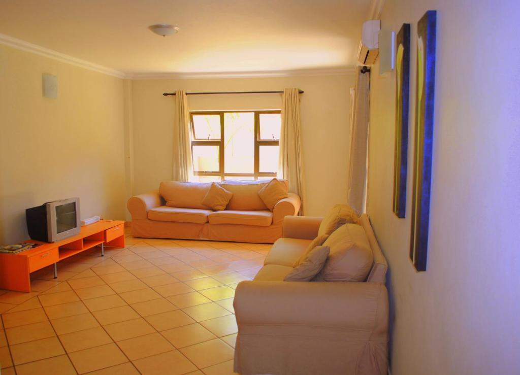 Palm Valley Inn And Day Spa Хартбееспоорт Екстериор снимка