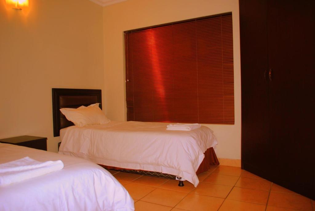Palm Valley Inn And Day Spa Хартбееспоорт Екстериор снимка