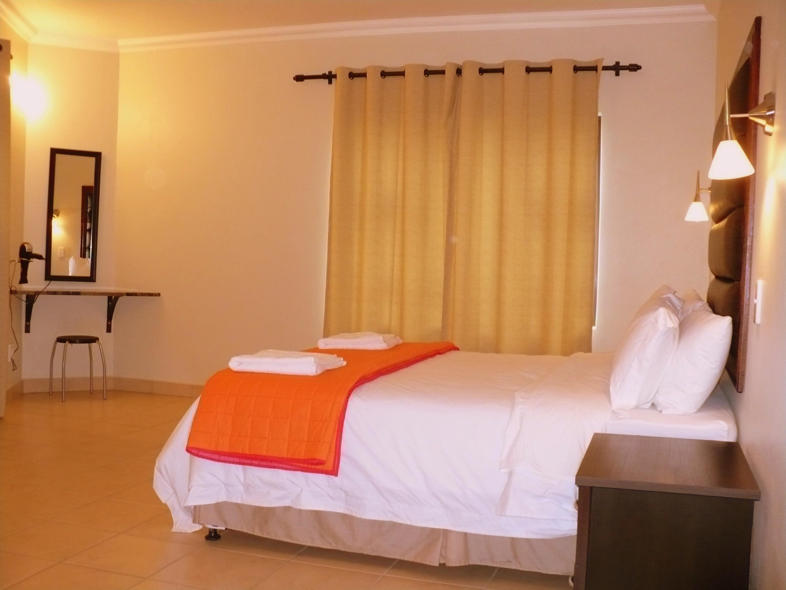 Palm Valley Inn And Day Spa Хартбееспоорт Екстериор снимка