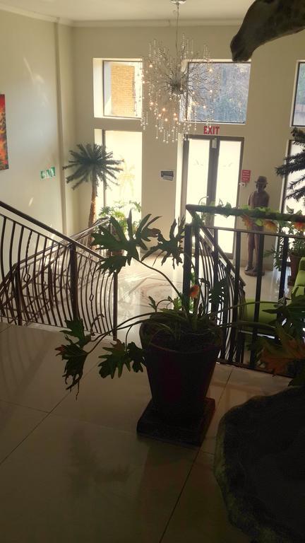 Palm Valley Inn And Day Spa Хартбееспоорт Екстериор снимка