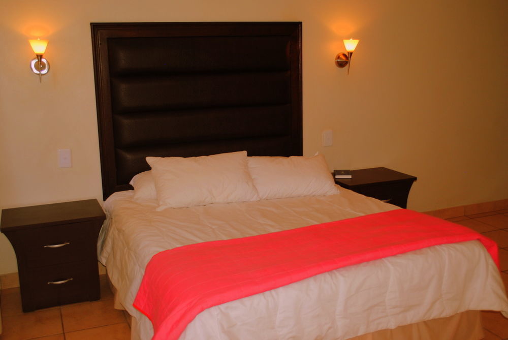 Palm Valley Inn And Day Spa Хартбееспоорт Екстериор снимка