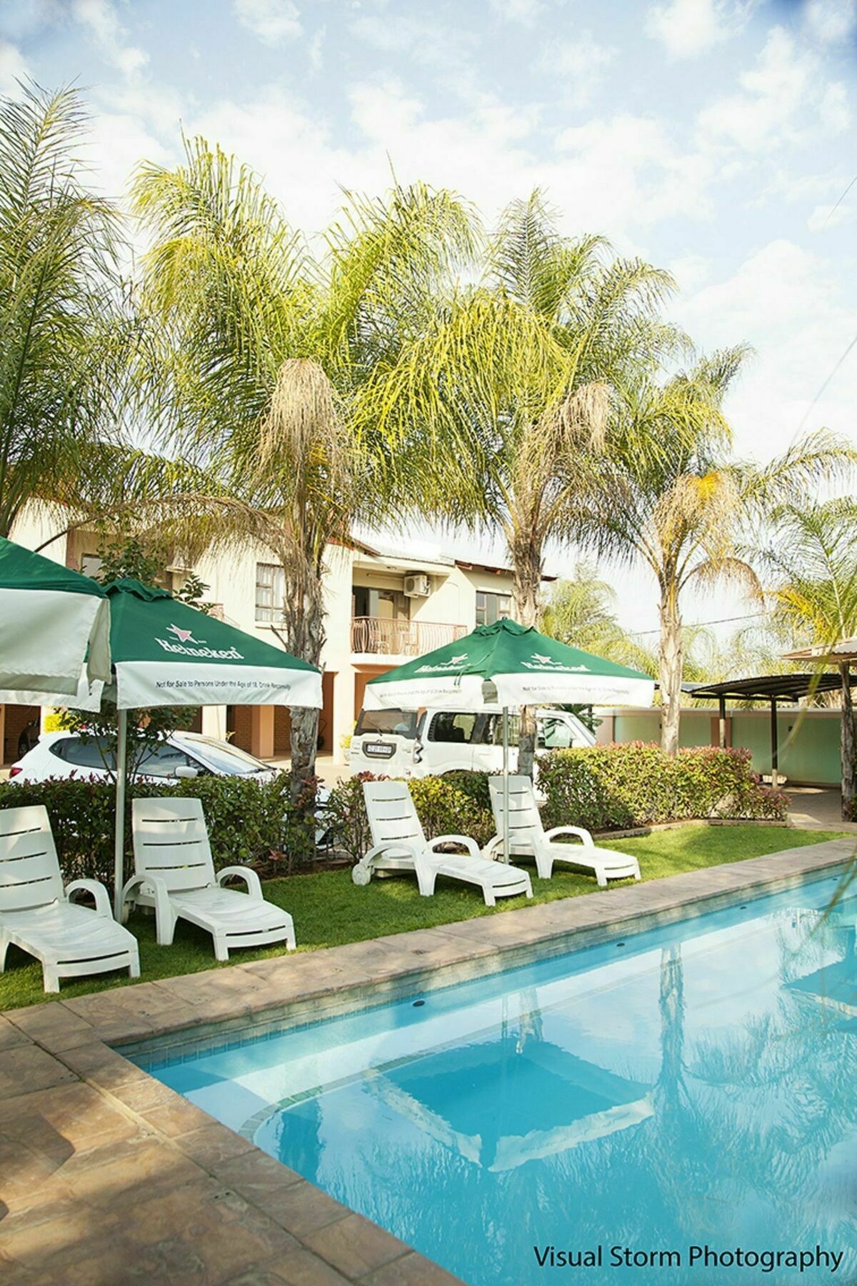 Palm Valley Inn And Day Spa Хартбееспоорт Екстериор снимка