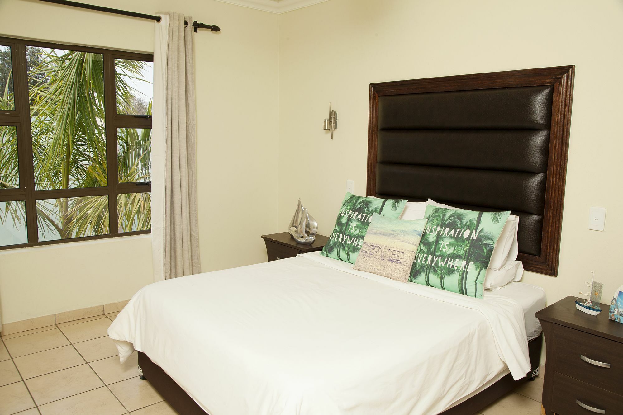Palm Valley Inn And Day Spa Хартбееспоорт Екстериор снимка