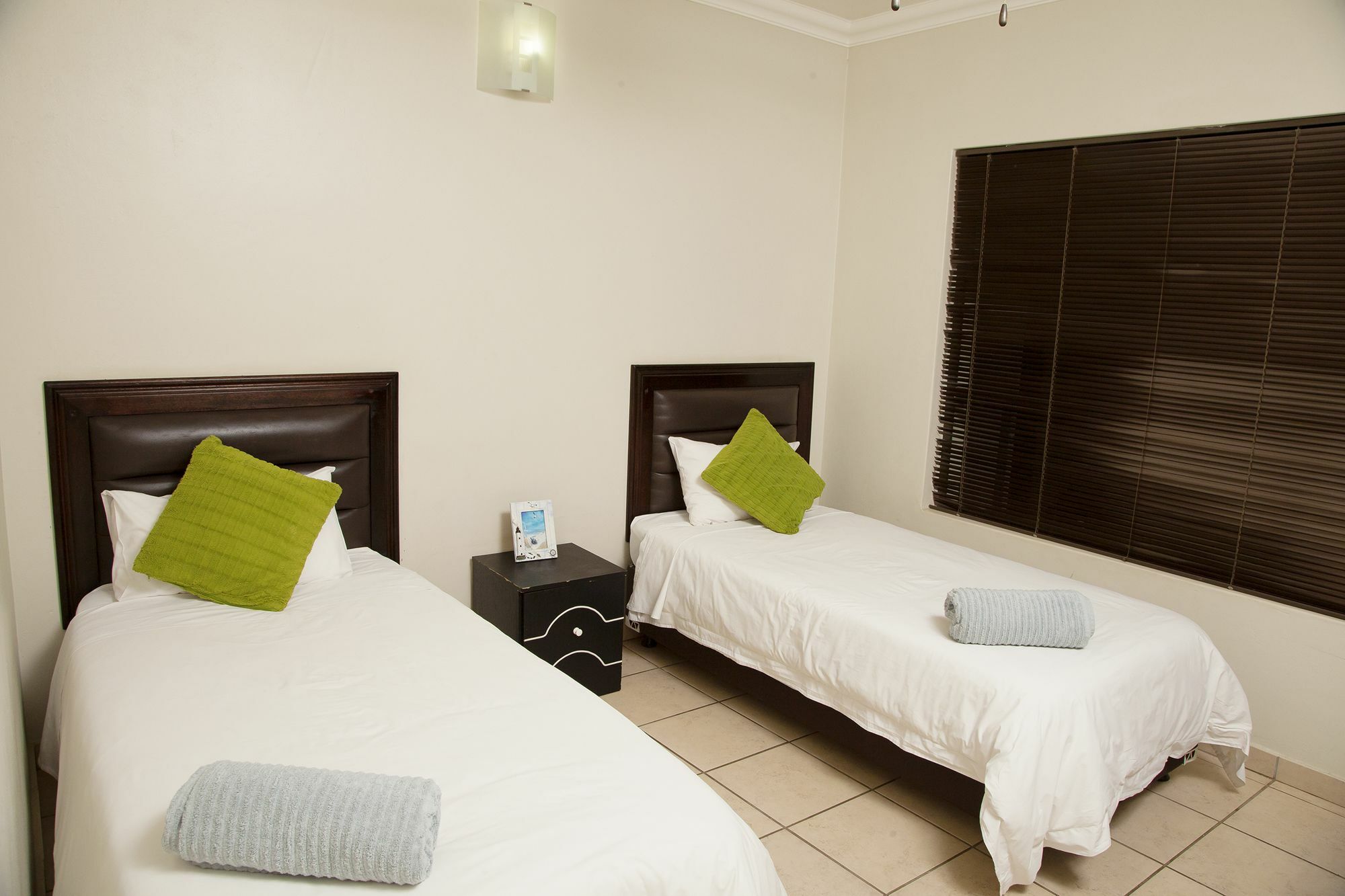 Palm Valley Inn And Day Spa Хартбееспоорт Екстериор снимка